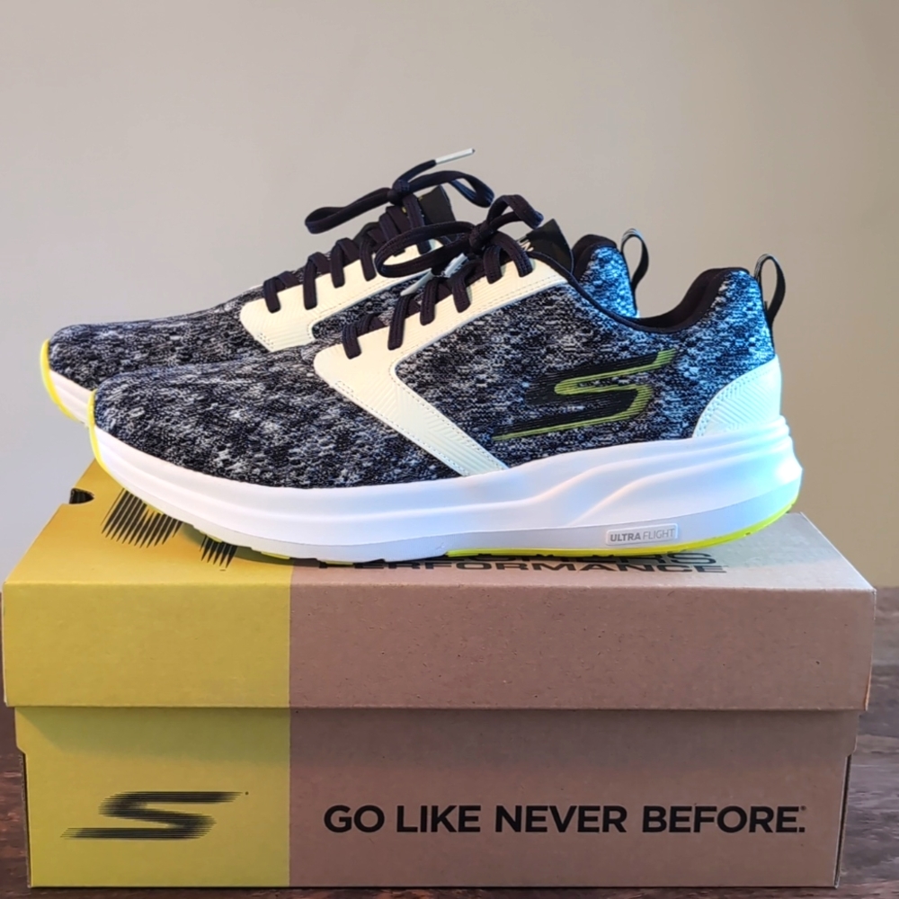 Men's Sketchers GoRun Shoes (Glow in the dark)